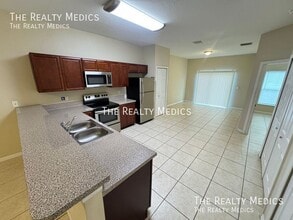 548 Albatross Dr in Kissimmee, FL - Foto de edificio - Building Photo