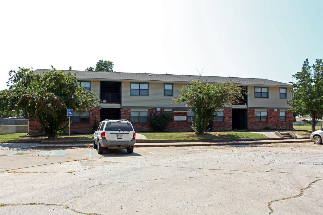 Yale Village Apartments in Yale, OK - Building Photo