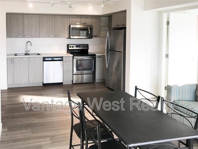 775 Academy Way in Kelowna, BC - Building Photo - Building Photo