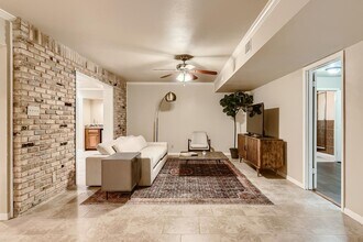 Gorgeous San Antonio home with large backy in San Antonio, TX - Building Photo - Building Photo
