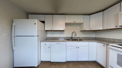7059 Brentford Rd in Sarasota, FL - Building Photo - Building Photo