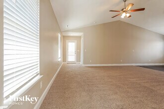 2043 Village Ridge Cir in Calera, AL - Foto de edificio - Building Photo