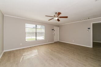 5100 Lee St in Lehigh Acres, FL - Foto de edificio - Building Photo