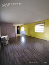 1505 W Cherry St in Vermillion, SD - Building Photo - Building Photo