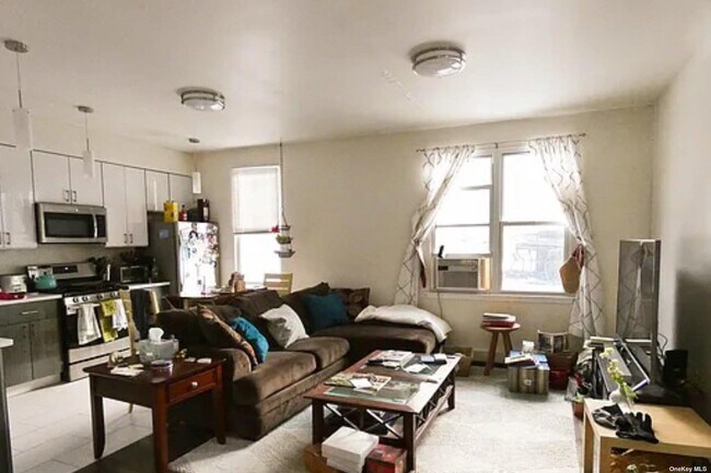 35-01 28th St-Unit -2 in Queens, NY - Building Photo - Building Photo