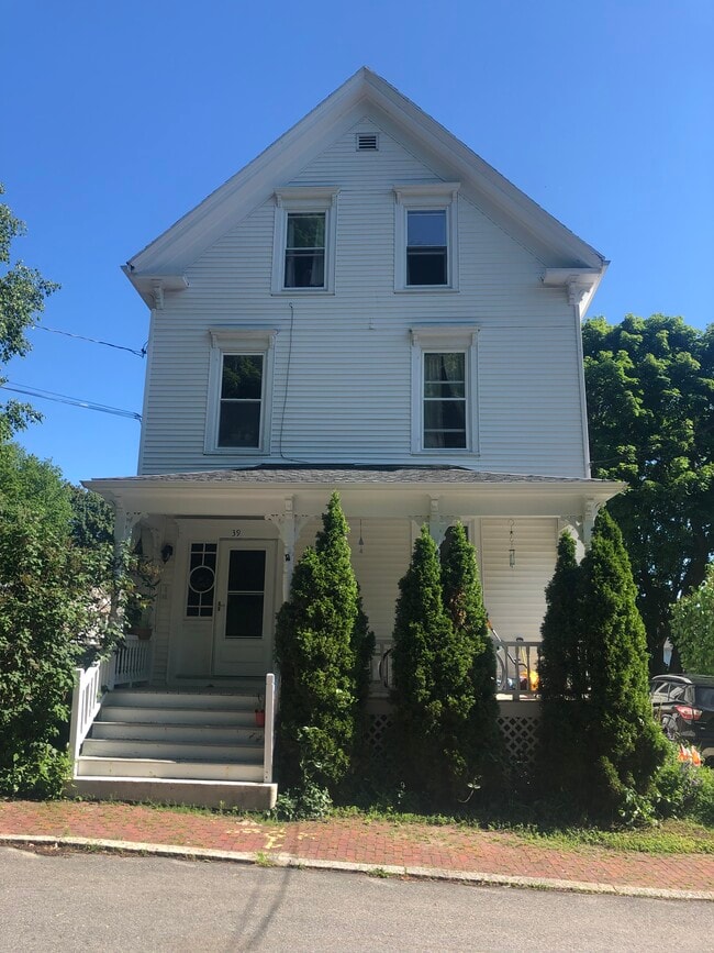 39 Holly St, Unit Apt 3