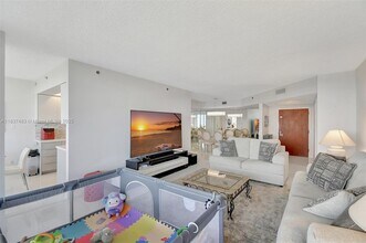 2000 Island Blvd in Aventura, FL - Building Photo - Building Photo