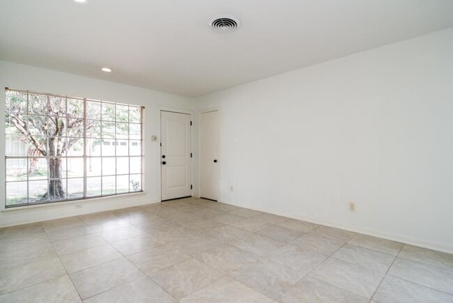 5629 Winsome Ln