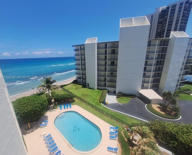 5420 N Ocean Dr in West Palm Beach, FL - Building Photo - Building Photo