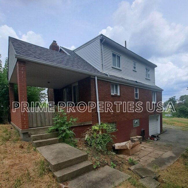 700 Ridgeside Pl in North Versailles, PA - Foto de edificio - Building Photo