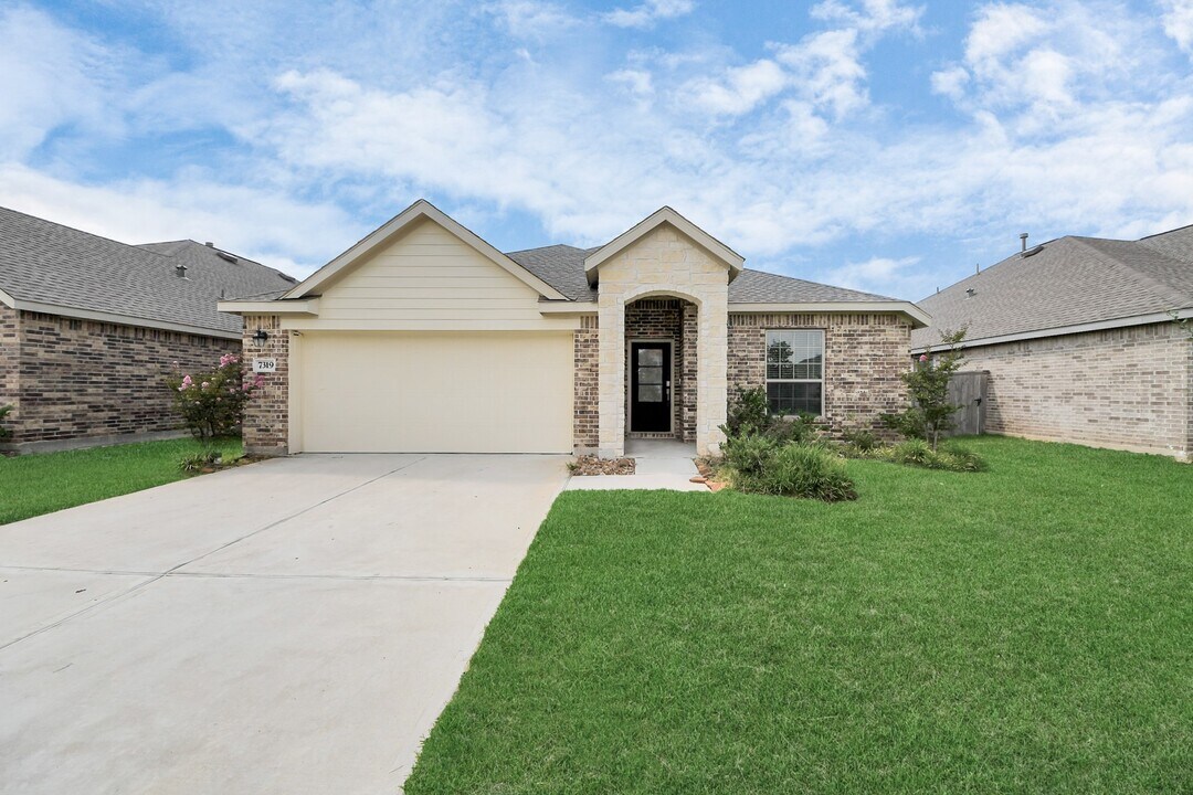 7319 Bridal Ranch Dr in Katy, TX - Building Photo