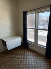 305 1/2 Ricker St in Waterloo, IA - Foto de edificio - Building Photo