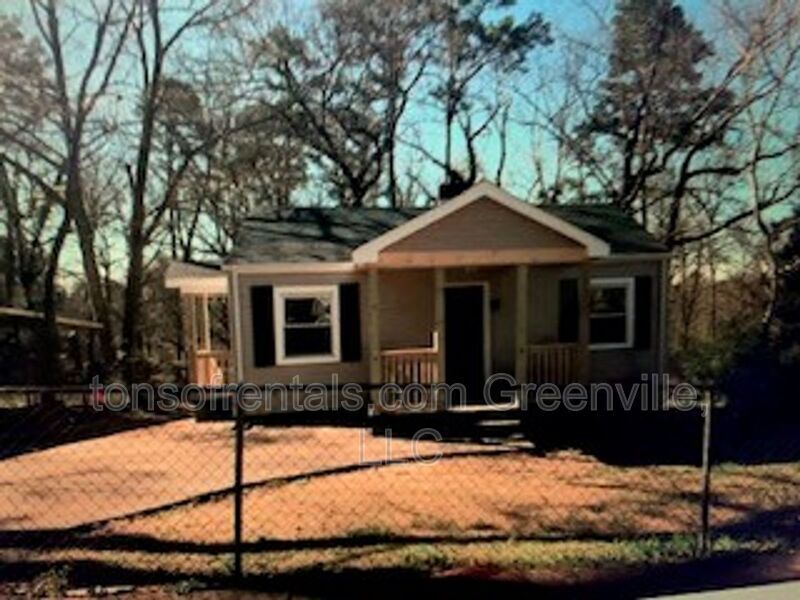 35 Prancer Ave in Greenville, SC - Building Photo