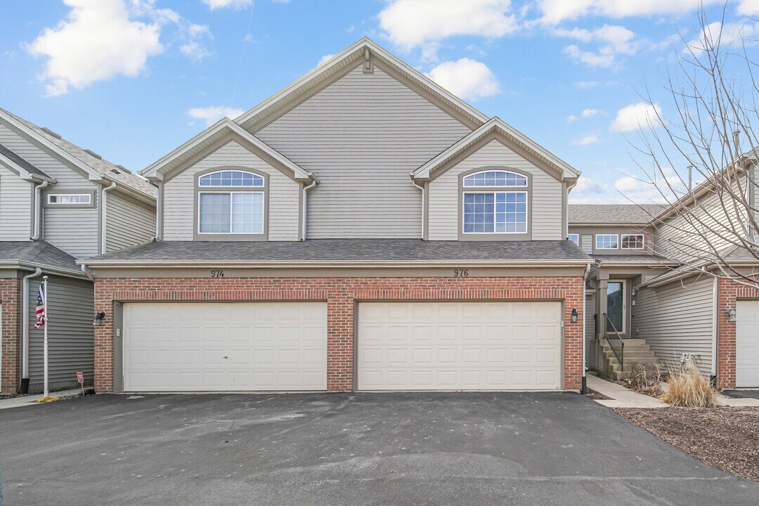 976 Park Hill Cir in Aurora, IL - Building Photo