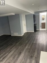 17 Hollowgrove Blvd in Brampton, ON - Building Photo - Building Photo