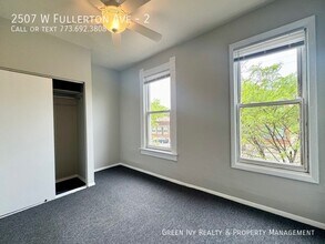 2507 W Fullerton Ave in Chicago, IL - Building Photo - Building Photo