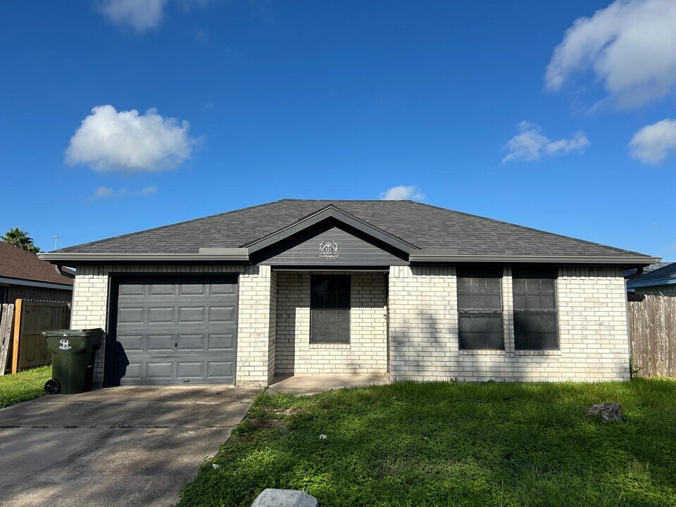 521 N S St in Harlingen, TX - Building Photo