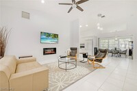 5730 Golden Gate Pkwy in Naples, FL - Foto de edificio - Building Photo