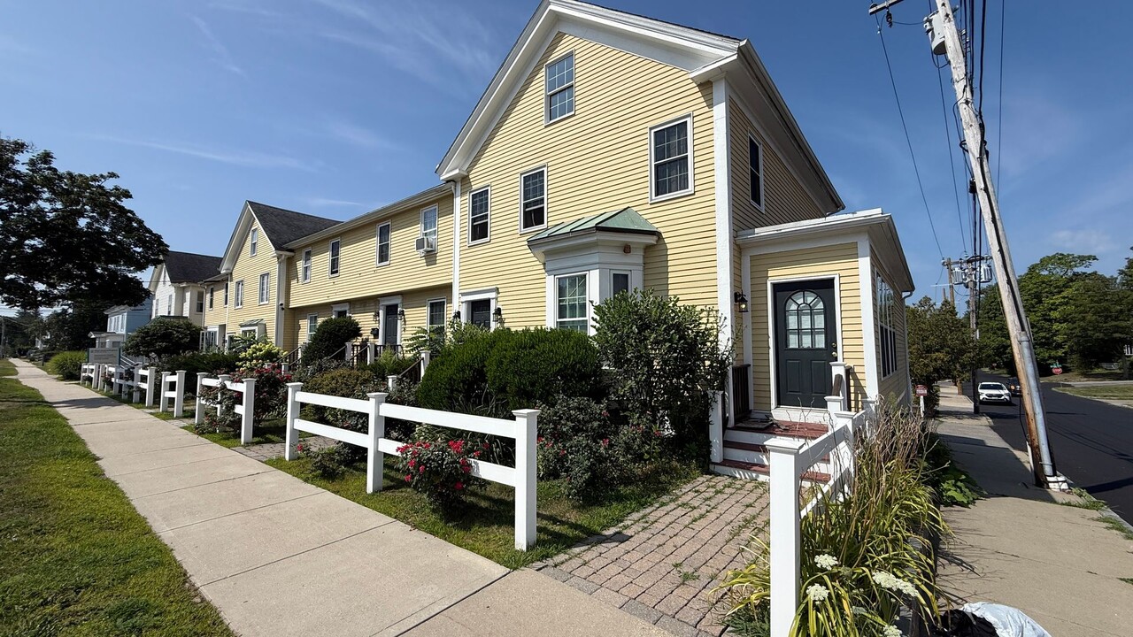 678 Central Ave in Dover, NH - Building Photo