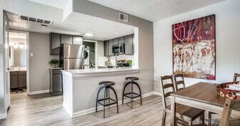 Preslee Apartments in Arlington, TX - Building Photo