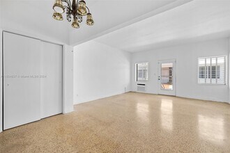 8135 Crespi Blvd, Unit 3 in Miami Beach, FL - Building Photo - Building Photo