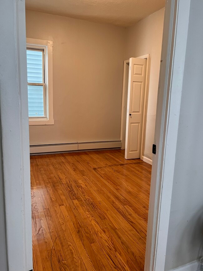 32 Quequechan St in Fall River, MA - Building Photo - Building Photo
