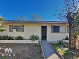 9233 N 14th St in Phoenix, AZ - Building Photo