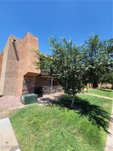 5121 River Glen Dr in Las Vegas, NV - Foto de edificio - Building Photo