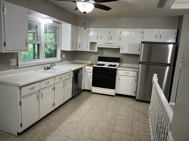 property at 2516 Brookside Ct