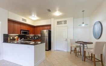 525 11th Ave in San Diego, CA - Building Photo - Building Photo