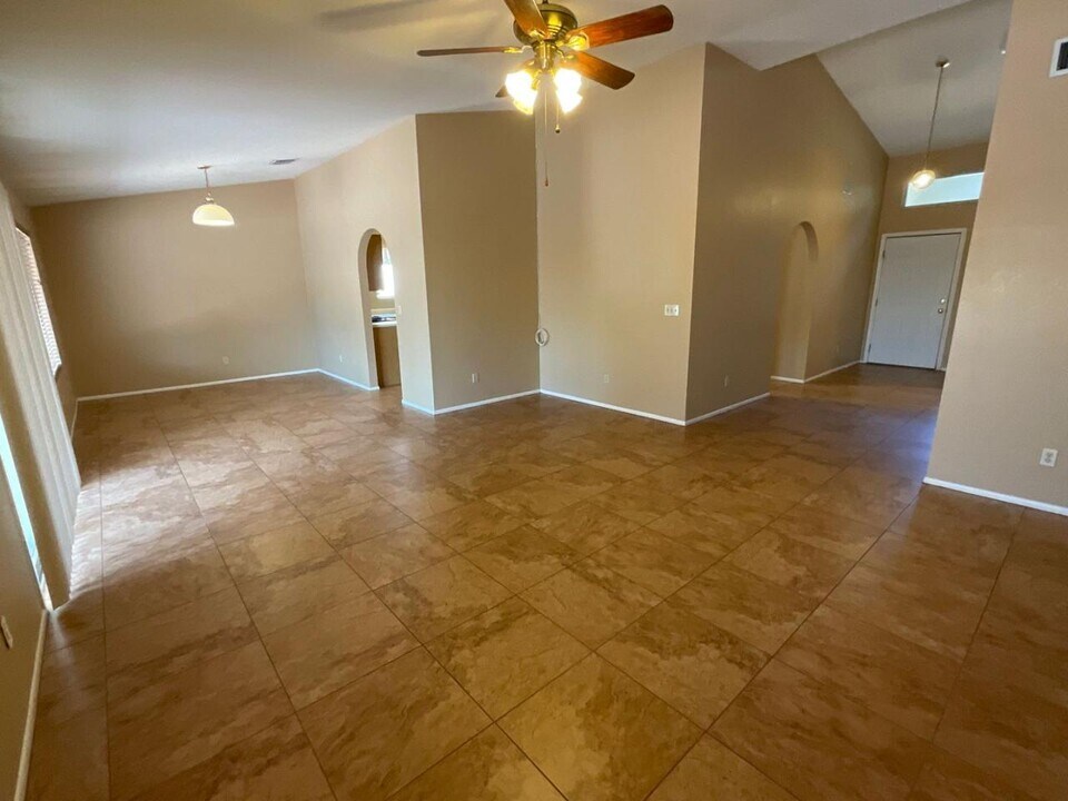 9930 E Paseo San Rosendo in Tucson, AZ - Building Photo