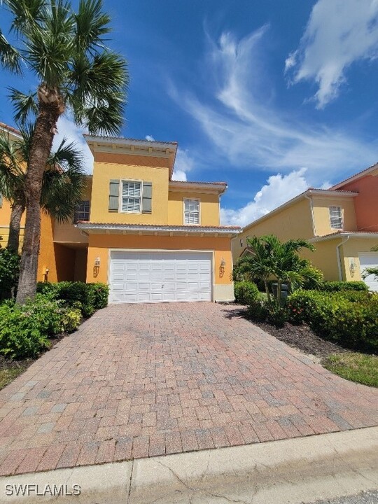 9812 Bodego Way in Ft. Myers, FL - Building Photo