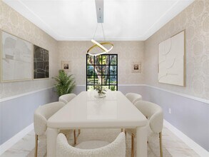 3304 Alhambra Cir in Coral Gables, FL - Foto de edificio - Building Photo