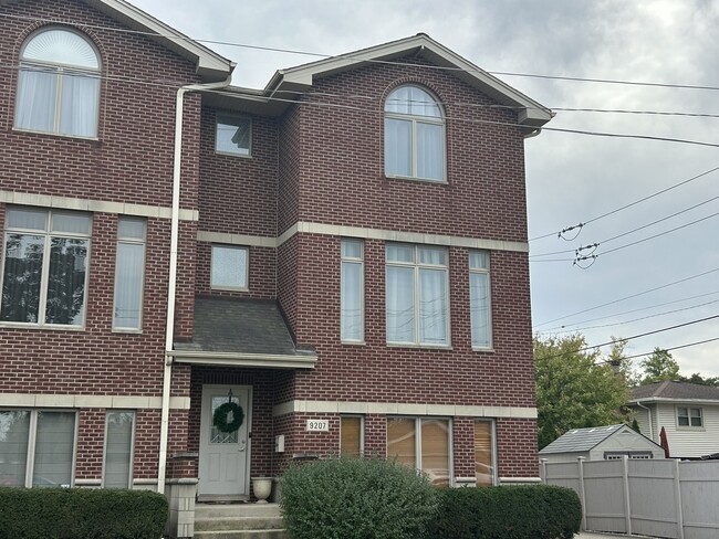 9207 Gerritsen Ave in Brookfield, IL - Building Photo - Building Photo