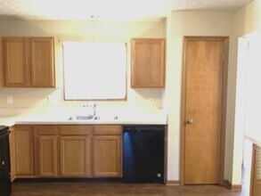 555 Allis Pl E in Reynoldsburg, OH - Foto de edificio - Building Photo