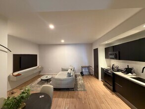 398 NE 5th St, Unit 2015 in Miami, FL - Foto de edificio - Building Photo