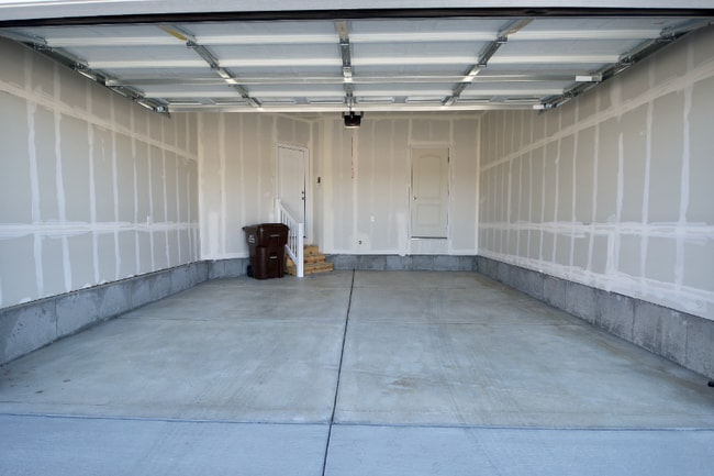 16082 S Truss Dr in Bluffdale, UT - Building Photo - Building Photo