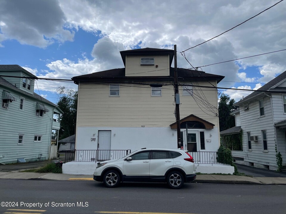 502 Oak St in Old Forge, PA - Building Photo