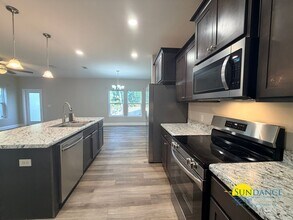 196 Johnson Ct in Crestview, FL - Building Photo - Building Photo