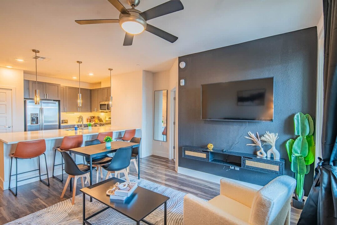 15501 N Dial Blvd in Scottsdale, AZ - Building Photo
