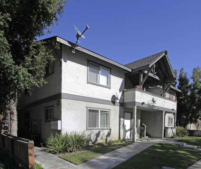 139 E Ash Ave in Fullerton, CA - Foto de edificio - Building Photo