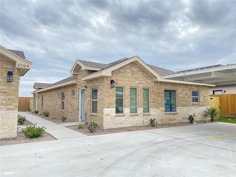 5709 Nightingale Ave, Unit 4 in McAllen, TX - Building Photo