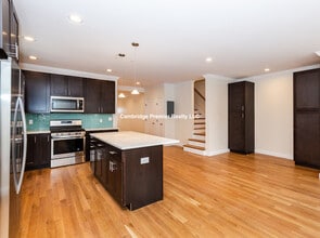27 1st St in Medford, MA - Building Photo - Building Photo
