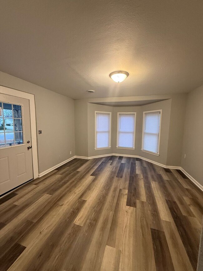 406 S Oak St in Iola, KS - Building Photo - Building Photo