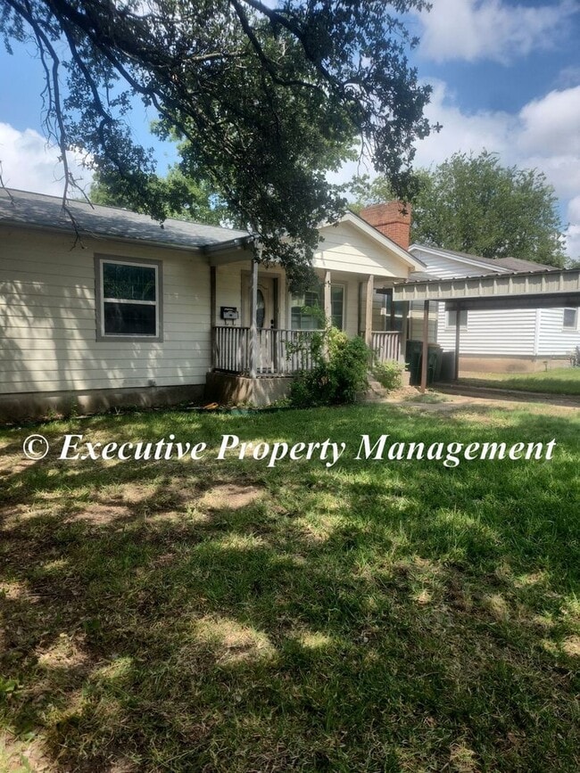 107 N 28th St in Gatesville, TX - Building Photo - Building Photo