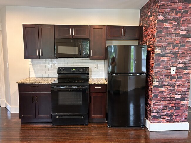 76 Spring St-Unit -2 in Middletown, CT - Building Photo - Building Photo