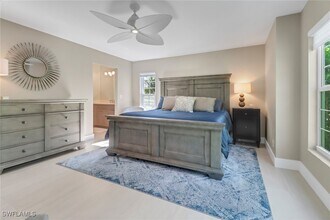 575 2nd St S in Naples, FL - Foto de edificio - Building Photo