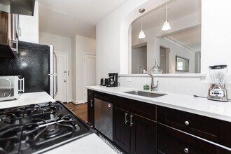 1320-1380 Lombard in San Francisco, CA - Foto de edificio - Building Photo