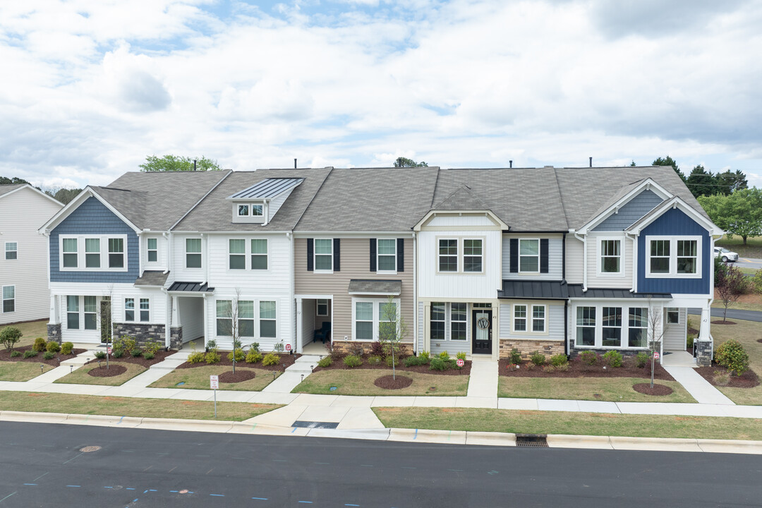 Meadow View in Clayton, NC - Building Photo