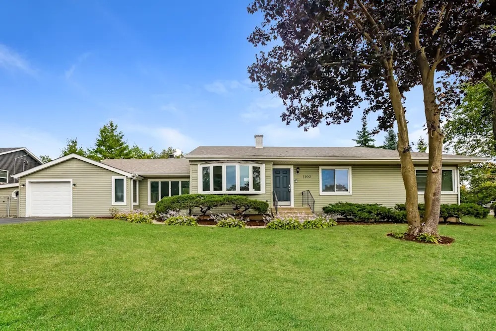 1101 Pine St in Lake In The Hills, IL - Building Photo